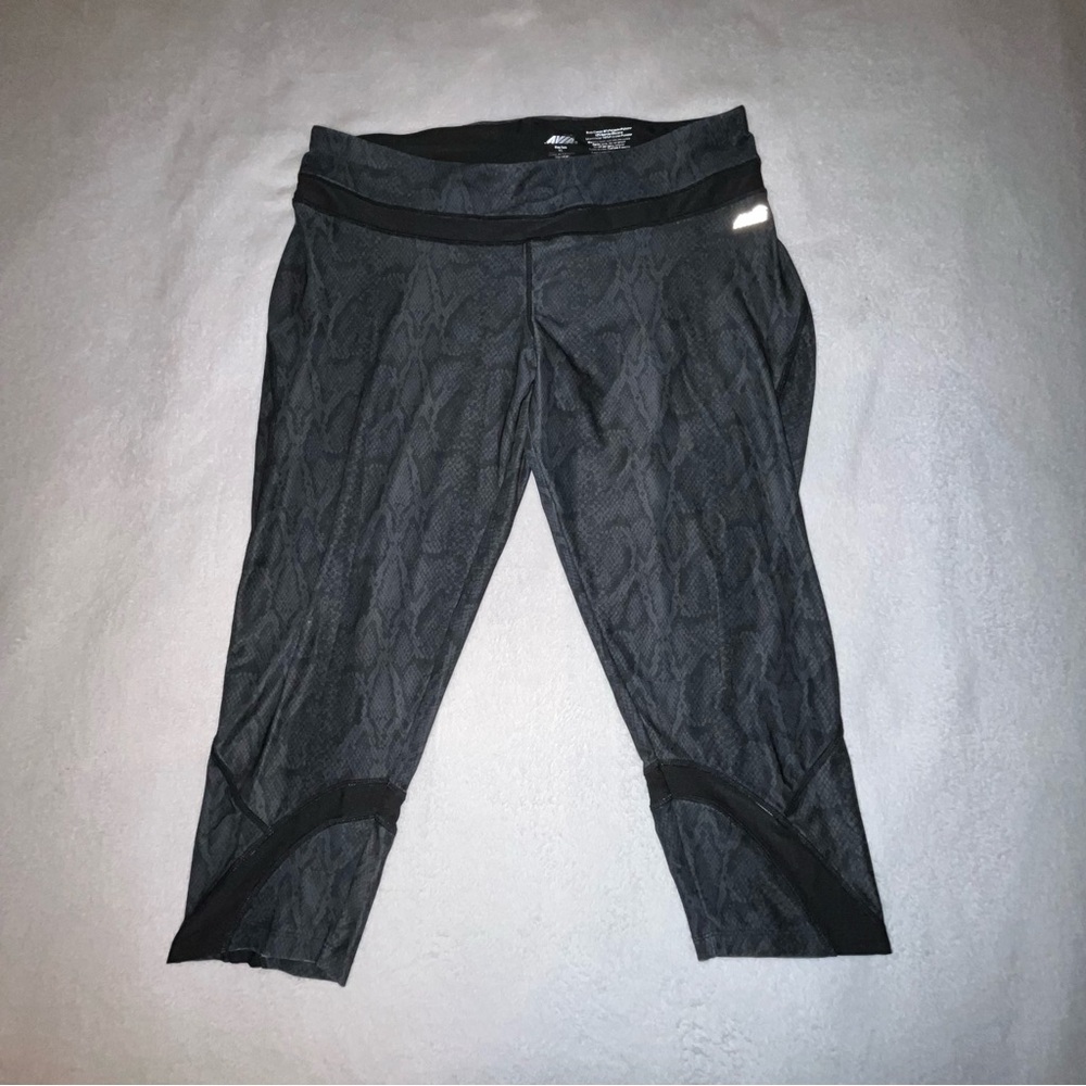 Women’s oversized capri leggings